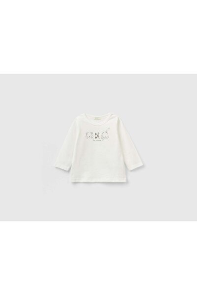 United Colors of Benetton تي شيرت بأكمام طويلة مصنوع من القطن العضوي بنسبة 10...