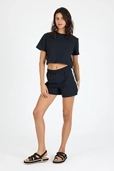 Hoodraze Women's Stripe and Slit Detailed Shorts