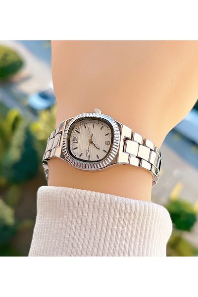 Weluxa Silver Color Vintage Women's Wristwatch
