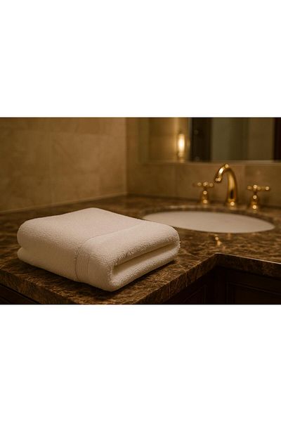 SAPPHIRE Premium White Bath Towel – 70x140 cm – Ultra Soft & Absorbent Cotton