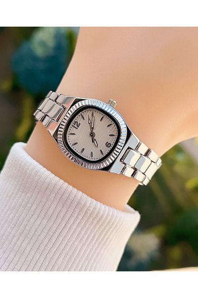 Weluxa Silver Color Vintage Women's Wristwatch