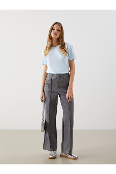 LC Waikiki بنطلون نسائي جديد من Özmarka للموسم الجديد بخصر مطاطي ومخطط