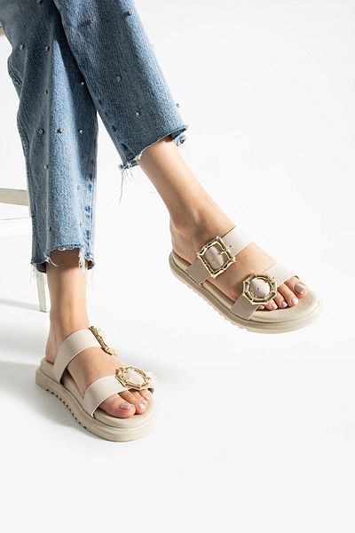 diclepolat Γυναικείες παντόφλες Larin Beige με δύο αγκράφες με επίπεδη σόλα