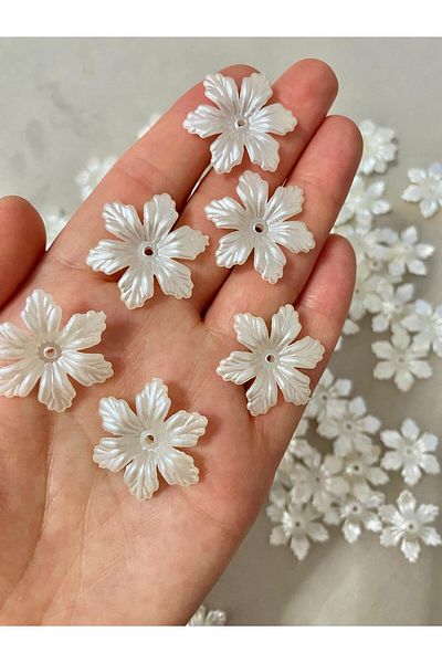312 KONSEPT 25 Pcs White Pearlescent Flower 26 mm Acrylic Beads