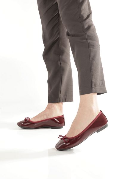 Ayakkabı Podyumum '' Ni̇l'' Burgundy Patent Leather Round Toe Mustache Bow Flat Heeled Orthopedic Closed Ballerinas New Season