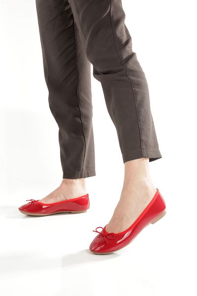Ayakkabı Podyumum ''Ni̇l'' Red Patent Leather Round Toe Mustache Bow Flat Orthopedic Closed Ballerinas New Season