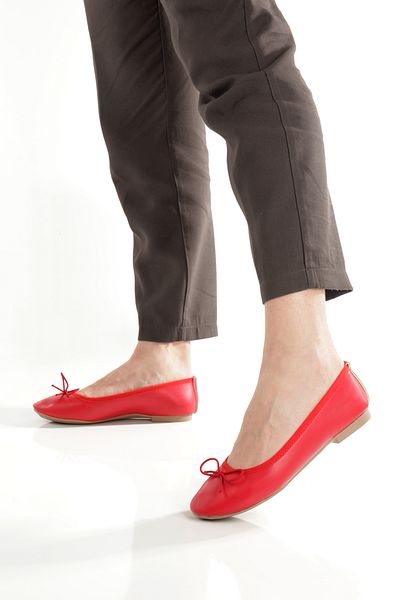 Ayakkabı Podyumum ''Ni̇l'' Red Skin Round Toe Mustache Bow Flat Heeled Orthopedic Closed Ballerinas New Season
