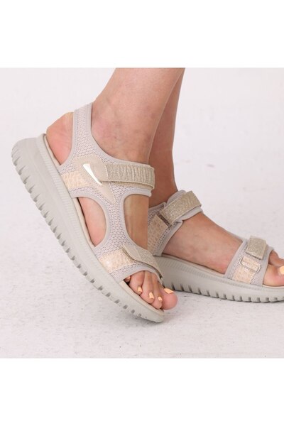 PAPUCUMUN DÜNYASI Cirt Cirtli Silvery Thick Sole Women's Sandals Sports and Stylish Sandals