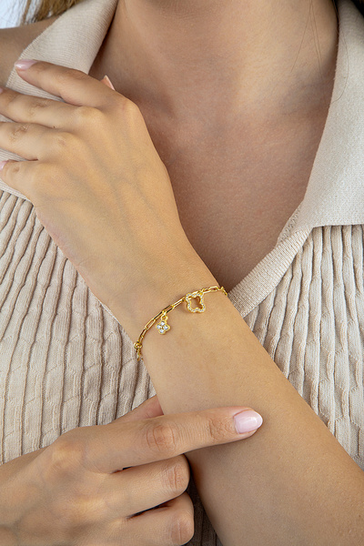 Innuendo Altın Renkli Ataş Zincirli Yonca Desenli Zarif Bileklik