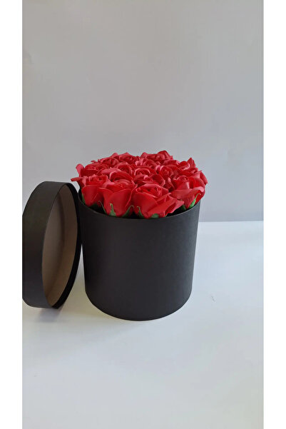 KERİBOX SİLİNDİR KUTUDA KIRMIZI YAPAY GÜLLER