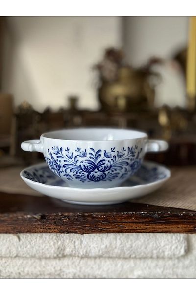 Hutschenreuther German Stamped Porcelain Onion Straw Pattern Blue White Consommé Bowl with Handle