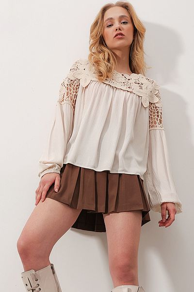 VAGGON Beige Crew Neck Lace Embroidered Hole Openwork Oversize Blouse