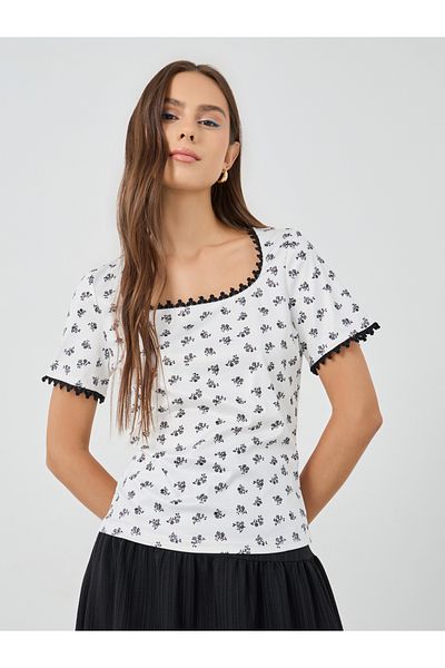 Styli Floral Print Short Sleeve Lace Trim Top
