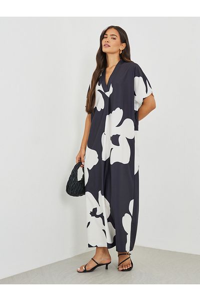 Styli Floral Print Batwing Sleeve V-Neck Maxi Dress