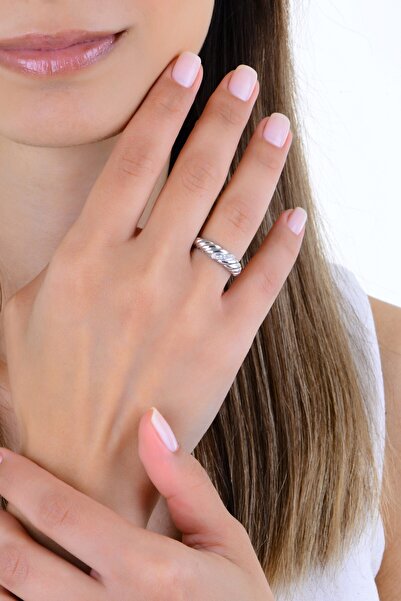 Söğütlü Silver Gümüş rodyumlu zirkon taşlı midye desenli burgu yüzük