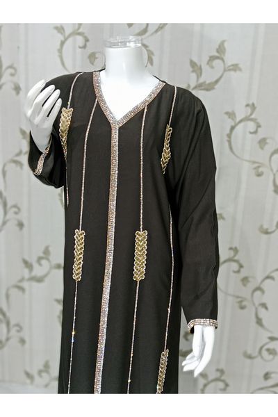 LAİN Elegant women's jalabiya, designed with shiny gold and silver embroidery along the length of the jalabiya, with a gift of a jeweled shawl