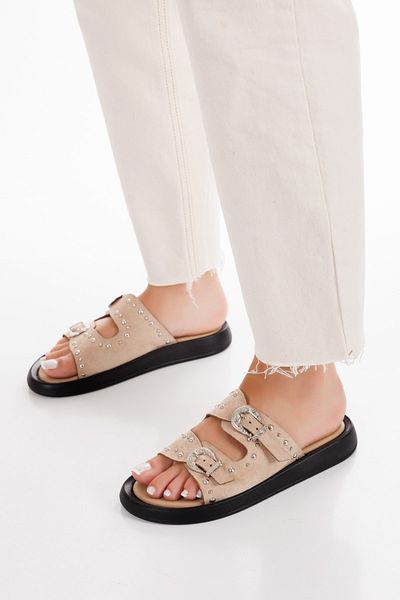 PASSAGE SHOES شبشب نسائي بحزام مزدوج ومزين بإبزيم ومشبك 6331 بيج