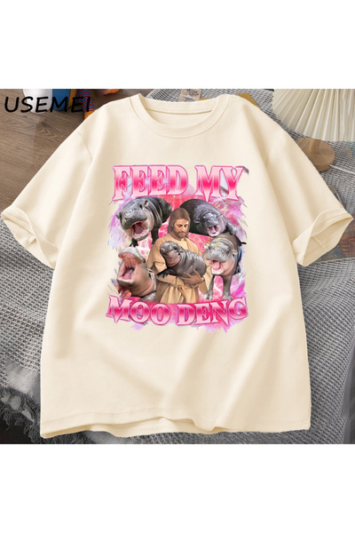 Tarzsokak Tricou amuzant cu meme cu Isus ținând Moo Deng, tricou pentru iubit...