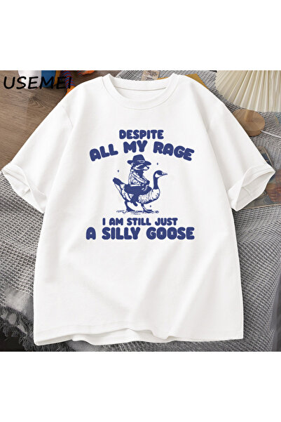 Tarzsokak Moj bes uprkos meni i dalje glupa guska T-shirt Čudan meme T-shirt ...