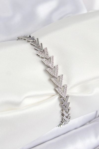 Clariss Brass Zircon Stone Row Arrow Model Silver Color Women's Bracelet