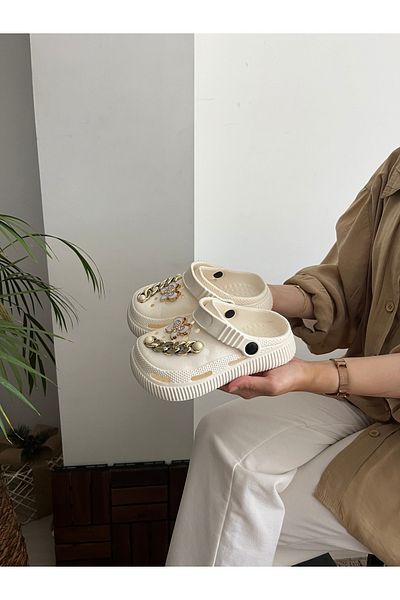 Behtah Kundura صنادل يومية للفتيات والأولاد من Cross Jibbitz مع هدية مزخرفة ومغلقة من الأمام لحوض السباحة والحديقة