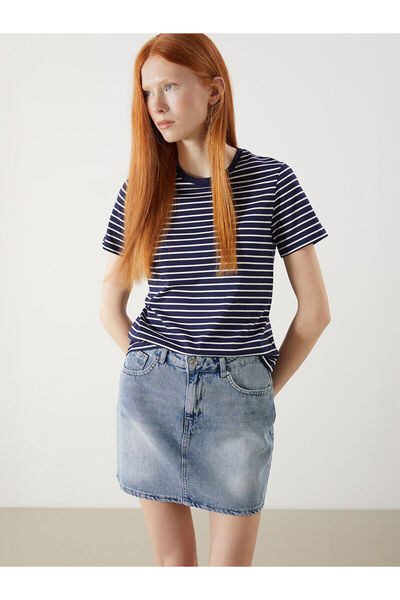 LC Waikiki طاقم الرقبة مخطط تي شيرت المرأة