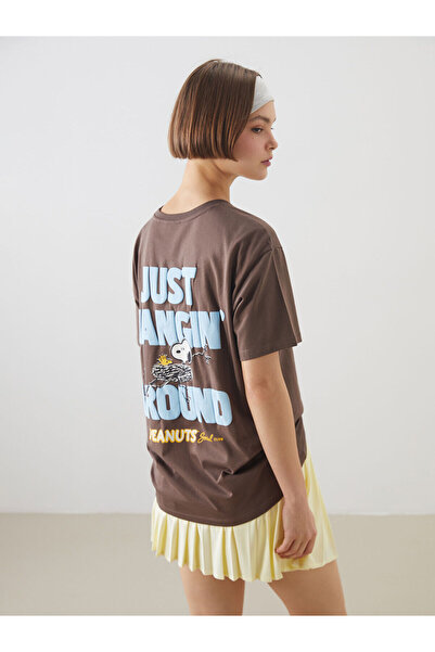 LC Waikiki XSIDE Braunes Damen-T-Shirt mit Rundhalsausschnitt und Snoopy-Aufd...