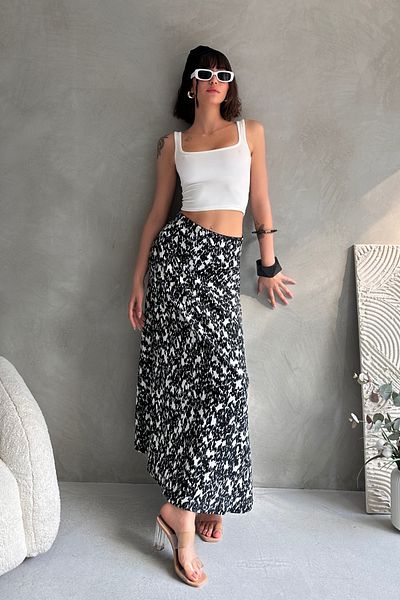 New Now FUSTA LUNGĂ PENTRU FETĂ CU MODEL