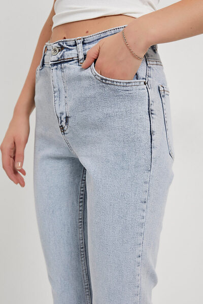 Arma Life Women's Boy Fit Stretchy Skinny Leg Ice Blue Jeans