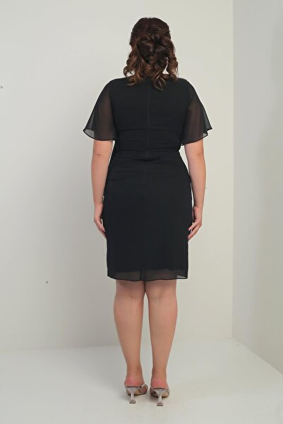 By Saygı Γυναικείο φόρεμα σιφόν με επένδυση από κρυστάλλινη πέτρα στον ώμο και τη μέση