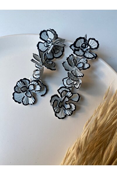 BusradanDesign Özel Seri Siyah Beyaz Çiçek Detay Sallantılı Vip Küpe