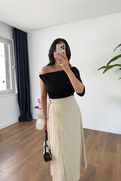 BİRCANÇİL Uyha Black Buckle Detailed Blouse