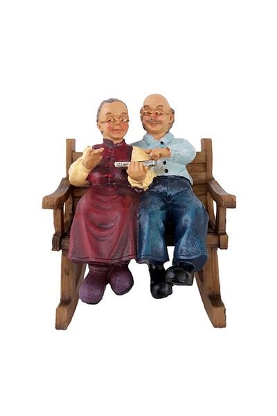 OEM Figurină decorativă - Bunici pe un leagăn cu o tabletă, 14 cm
