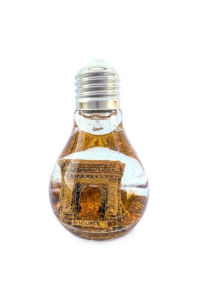 OEM Light bulb decoration, made of plastic, with liquid and battery, with the Arc de Triomphe, gold, 6x10 cm