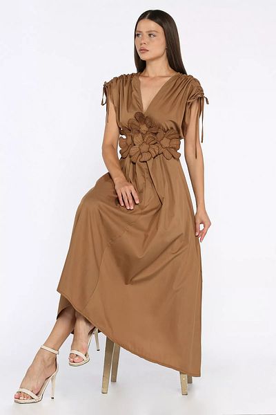 GÜLSELİ Φόρεμα Camel Daisy με απλικέ διπλό στήθος