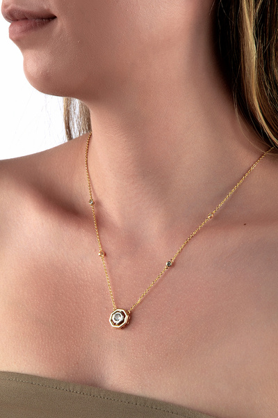 innuendo jewelery قلادة على شكل ثمانية سلسلة من الحجر باللون الذهبي