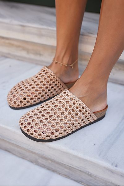 ANGELİNA JONES شبشب نسائي من CLOGS بتفاصيل محبوكة