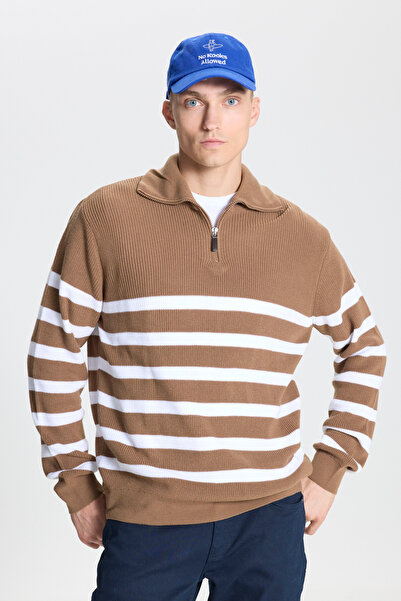 AC&Co / Altınyıldız Classics Erkek Vızon-ekru Yünlü Standart Fit Normal Kesim Dik Bato Yaka Triko Kazak