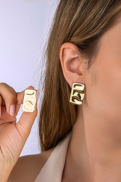 innuendo jewelery أقراط معدنية مستطيلة الشكل من المعدن المطحون باللون الذهبي
