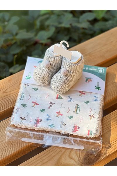 BETSY STUDIO Baby Pompom Gray Booties & Set of 10 Cotton Wipes (Muslin Wipes with Gift) Newborn Gift