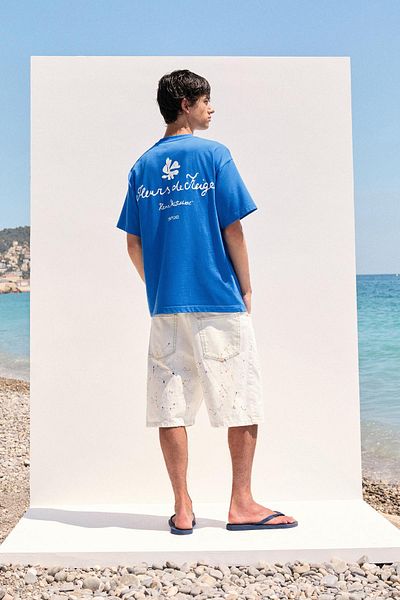 Pull & Bear Loose baggy denim Bermuda shorts with paint detail