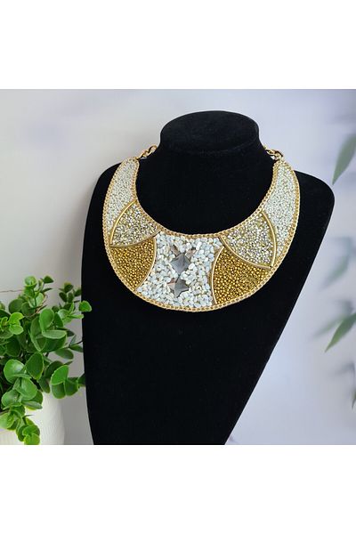OEM Women's necklace with pebbles