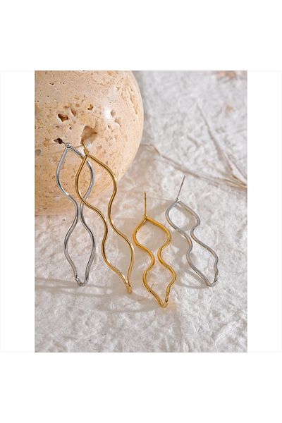 Eva Grace Junia earrings, golden, long, made of 18K gold-plated stainless steel, with geometric shape
