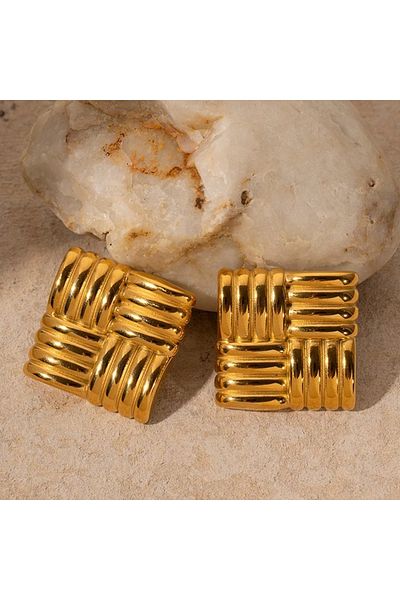 Eva Grace Breanna gold square earrings made of 18K gold-plated stainless steel in vintage style