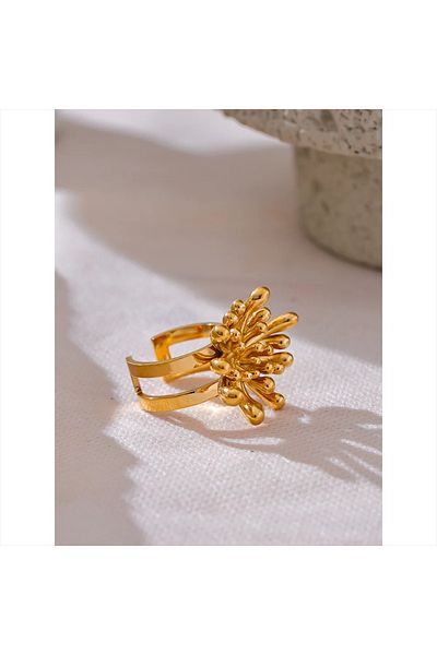 Eva Grace Samira ring, gold, made of 18K gold-plated stainless steel, with floral pattern, adjustable