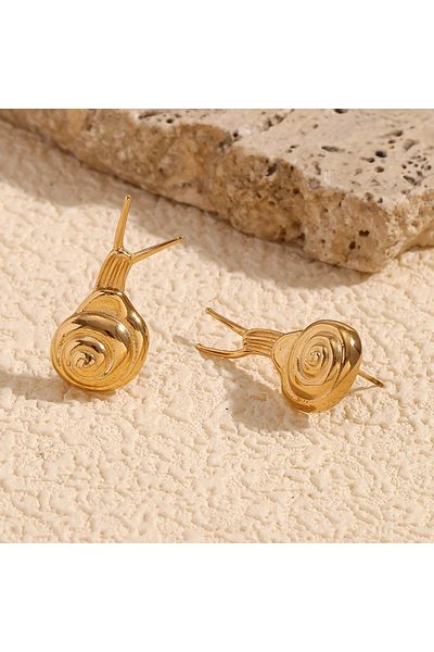 Eva Grace Snail earrings, golden, snail-shaped, made of 18K gold-plated stainless steel