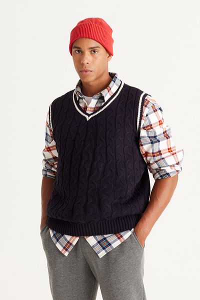 AC&Co / Altınyıldız Classics Men's Navy Blue Standard Fit Regular Cut V-Neck Knitwear Sweater