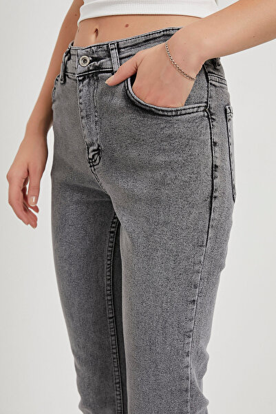 Arma Life Women's Boy Fit Stretchy Slim Leg Smoked Jeans