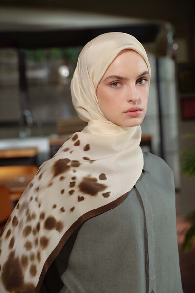 Tuğba Sebu Krep İpek Şal - Krem