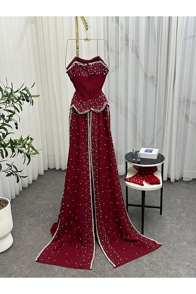 RETALE Enchanting burgundy red evening dress embroidered with pearls